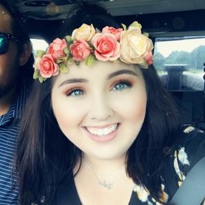 Meet your Posher, Alyssa